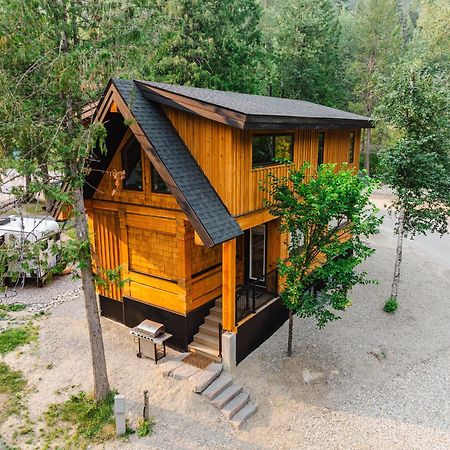 Boulder Mountain Resort Revelstoke Exterior photo