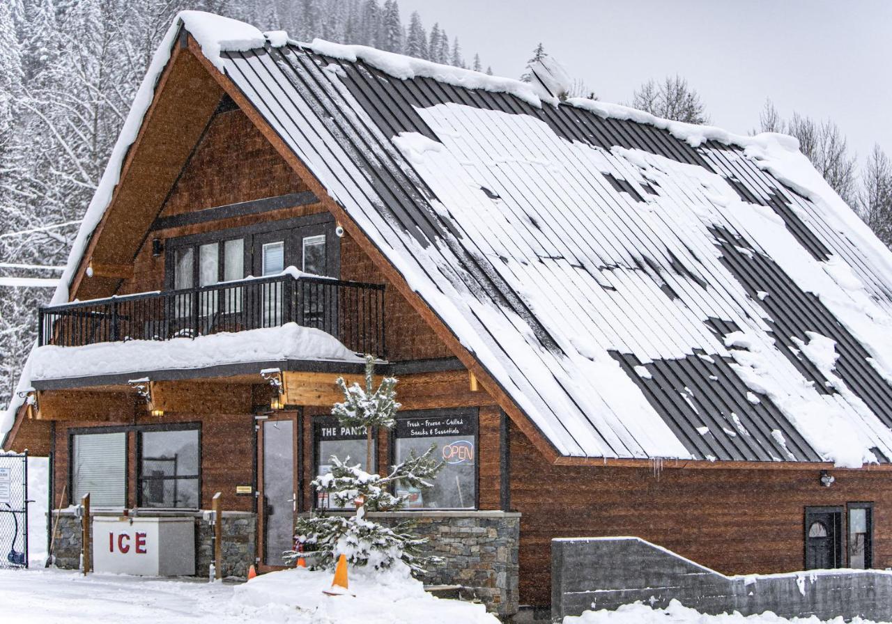 Boulder Mountain Resort Revelstoke Exterior photo