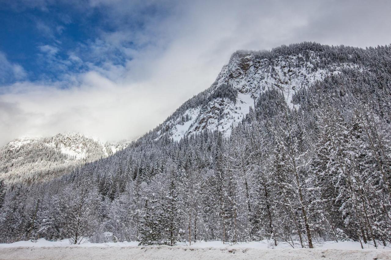 Boulder Mountain Resort Revelstoke Exterior photo